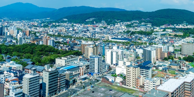 多くの建物が立ち並ぶ、市街地の全景
